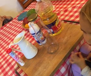 Lava in bucatarie – activitati pentru copii mici si mari